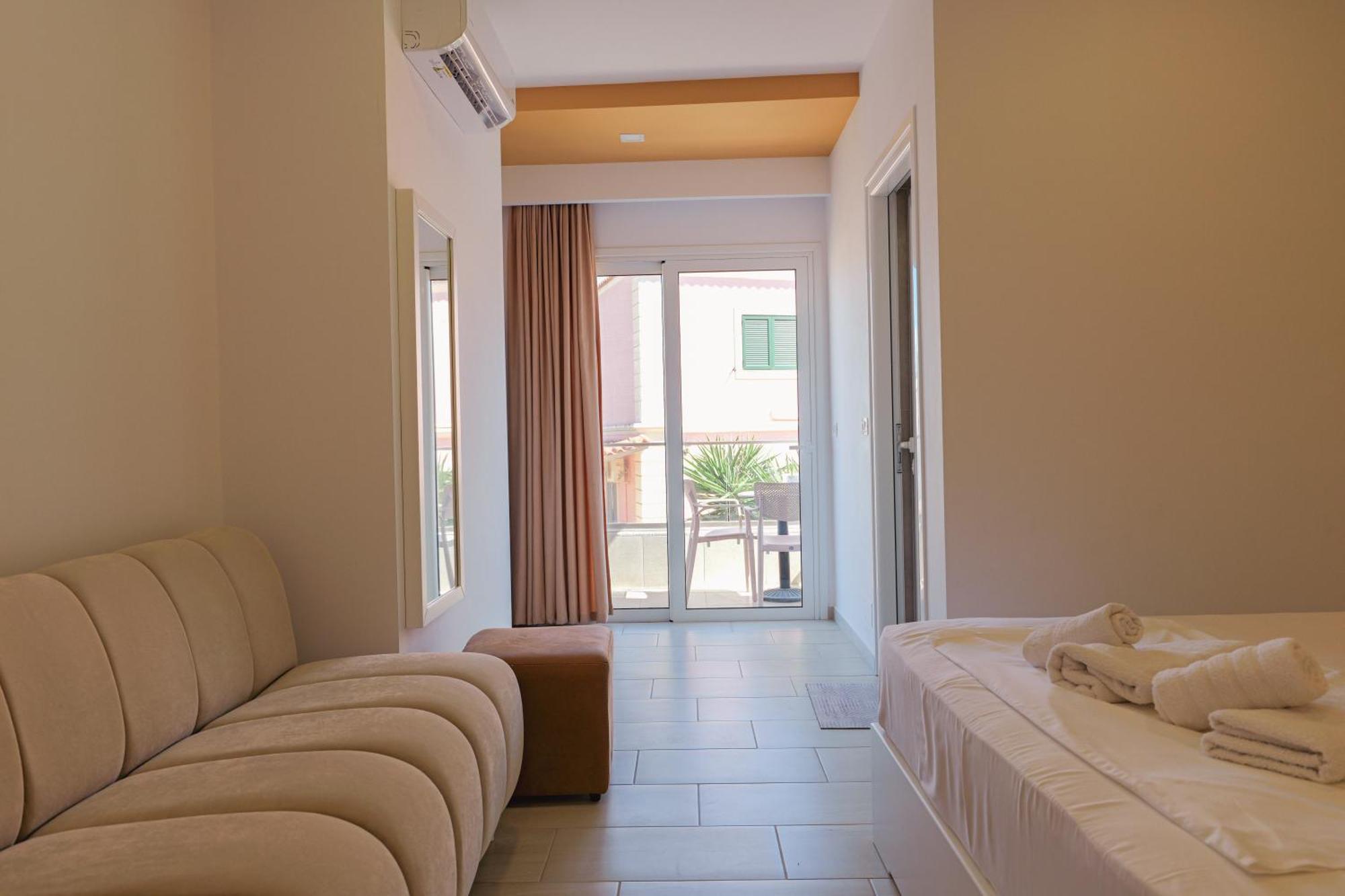 Family Garden Apartament Ksamil